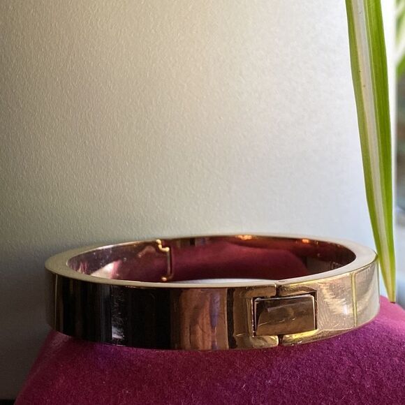 💛 J. Crew Gold Tone Bracelet - Picture 3 of 4